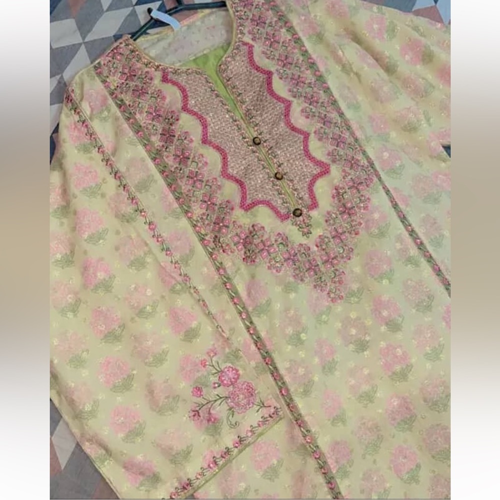 Ethnic Indian Wear Cream and Pink Embroidered Dress - Picture 3 of 5